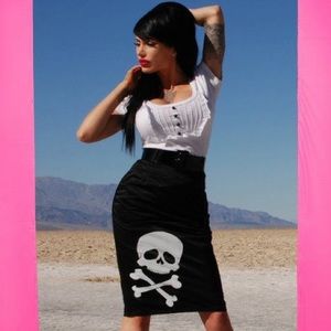 🦄 Deadly Dames Micheline Pitt Black Skull Skirt